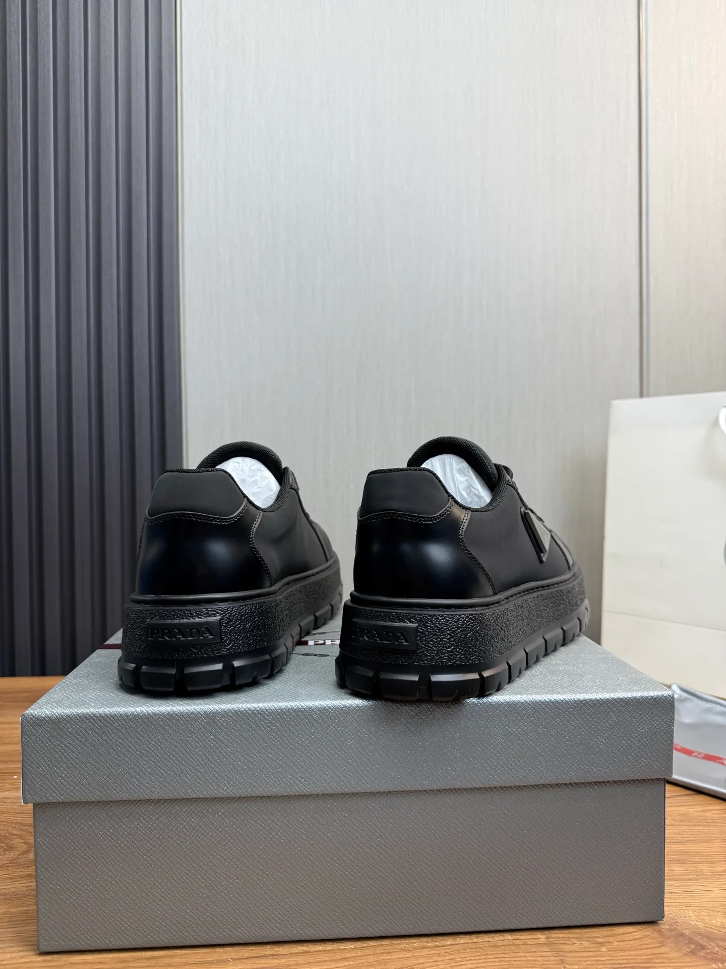 Men's shoes 💰580💰 [PRADA] Autumn and winter hot men's shoes shipped 👏Official website synchronized ⬆️Original fly-woven cowhide fabric + cowhide lining, 1⃣️:1⃣️reproduction, original sole, 38-45 (45. Customized, non-refundable)